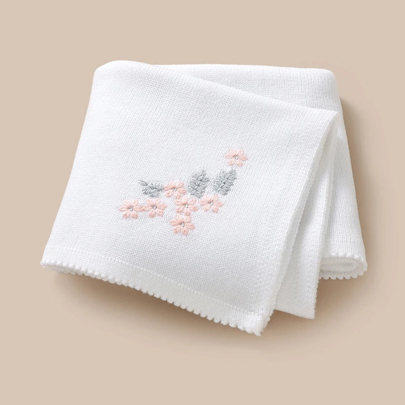 Couverture bebe brodee motif floral rose Coton 4 Saisons