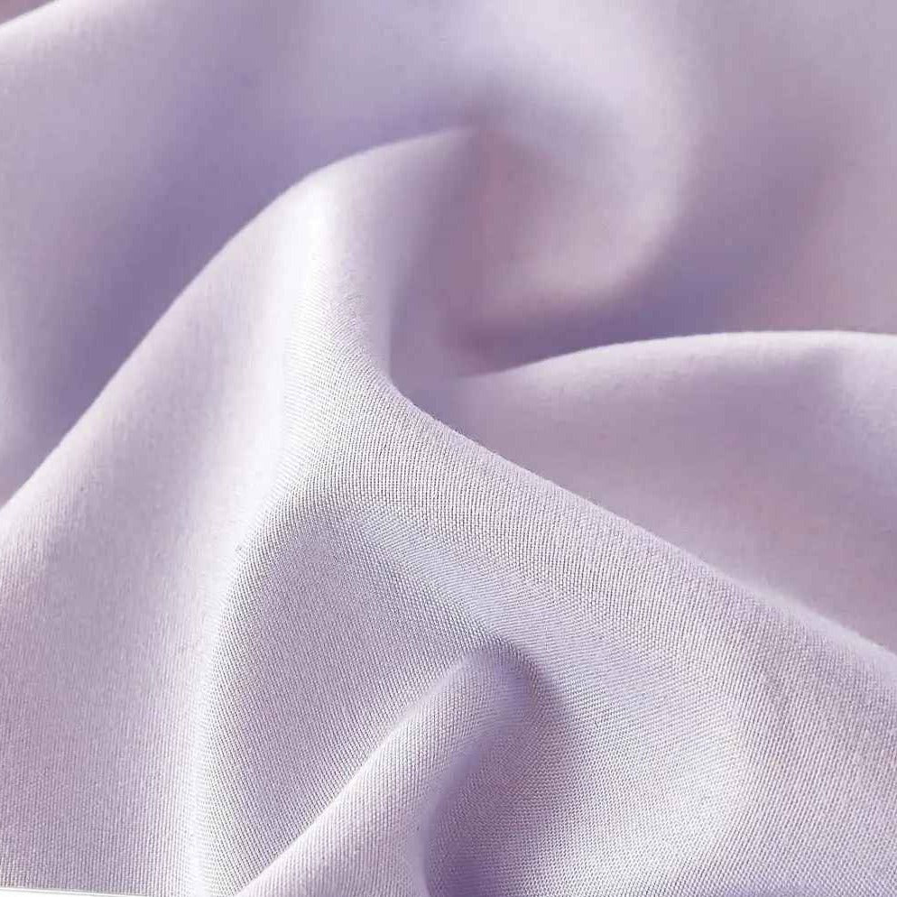 Vue sur tissu qualité ciel de lit pour berceau mauve suspendu sur lit Cocon Magique
