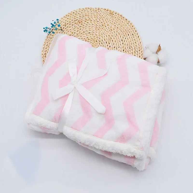 couverture bébé variante rose avec zigzag look doux feminin couverture bébé Chaudoudou