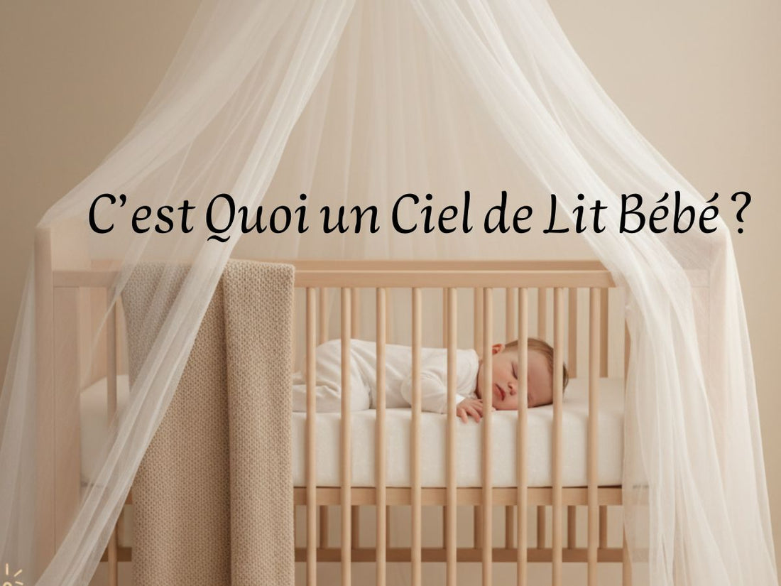 Bébé dort paisiblement dans un berceau sous un ciel de lit bébé blanc