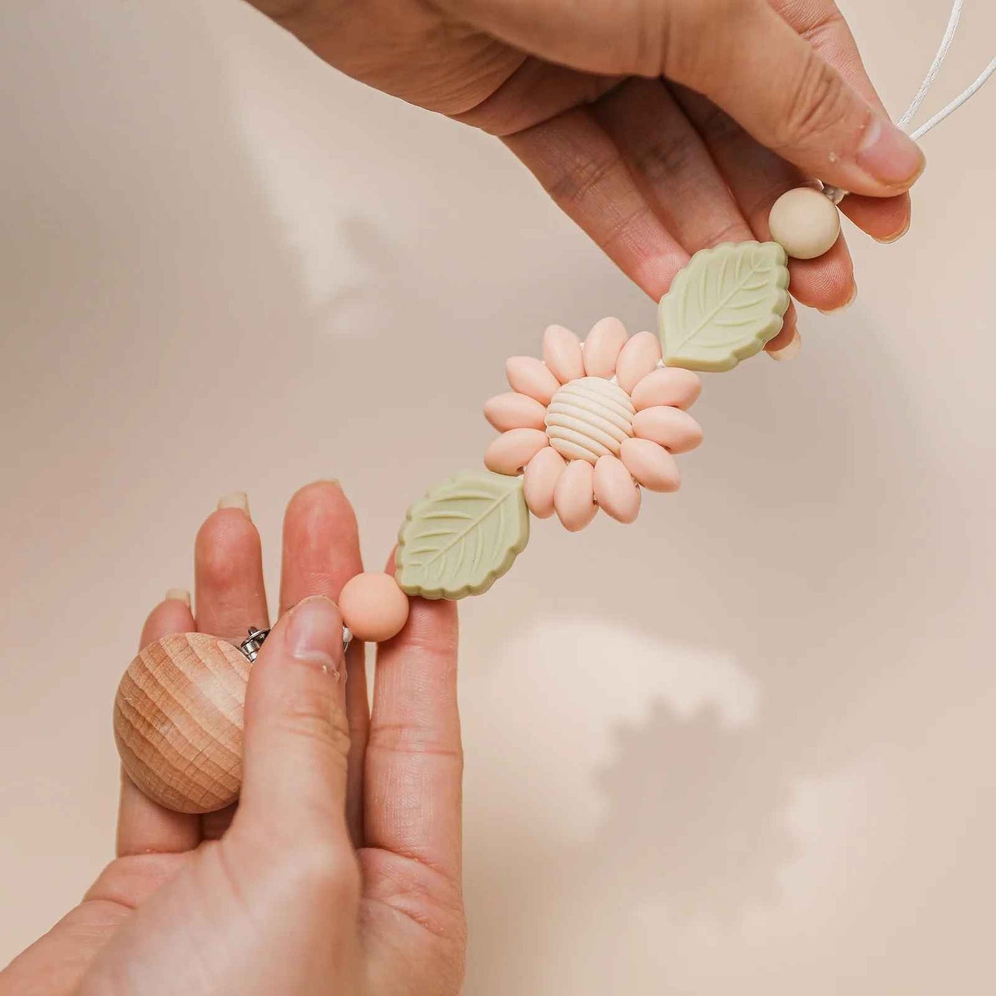 Accroche tetine rose Fleur Silicone Sans BPA