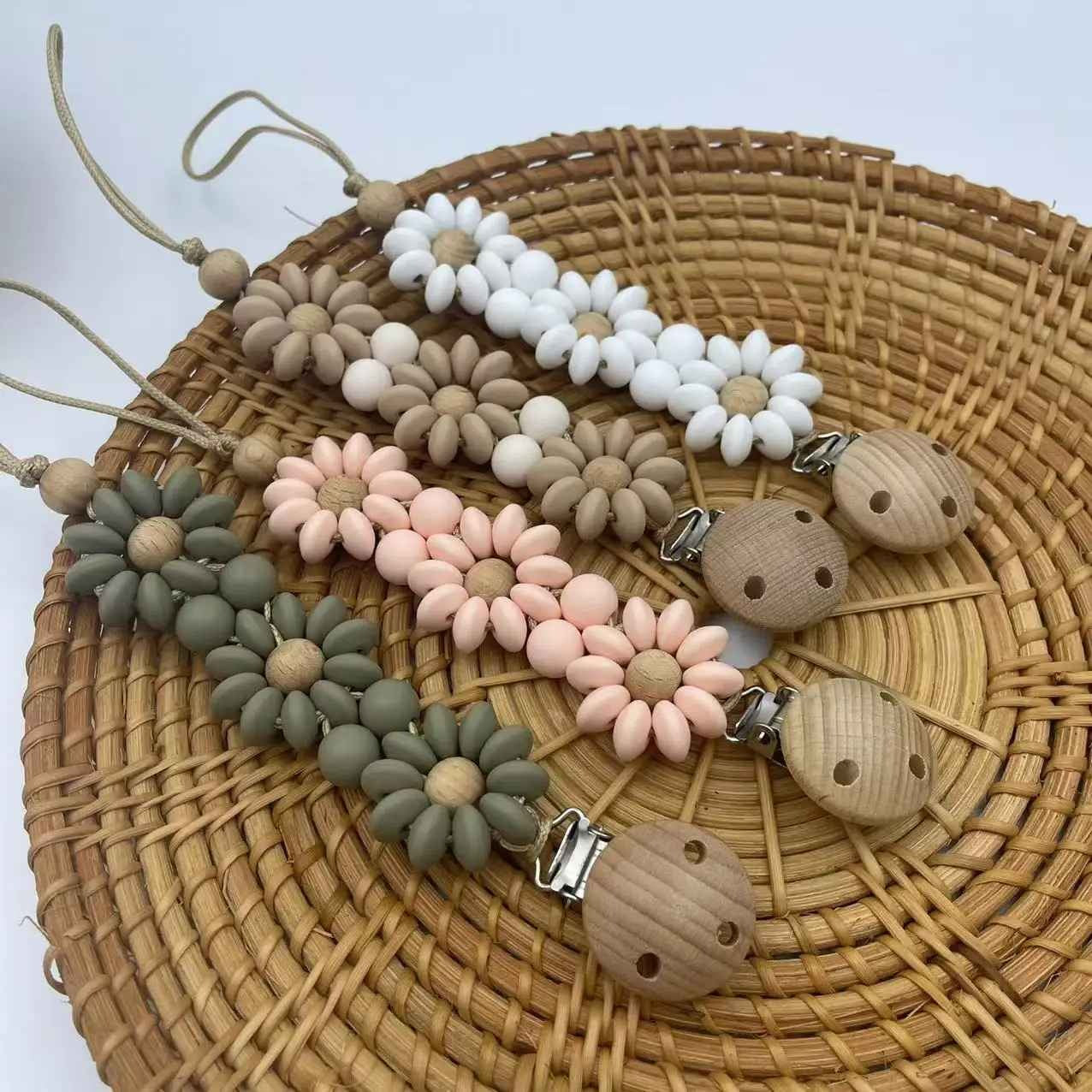 Attache sucette artisanale paisible Fleur-Éco