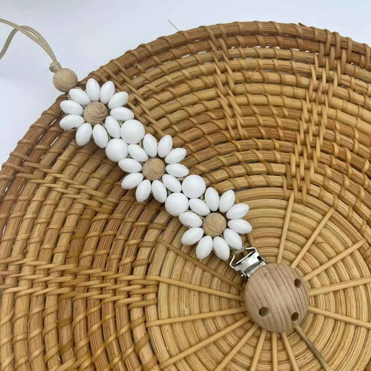 Attache sucette blanche Fleur-Éco