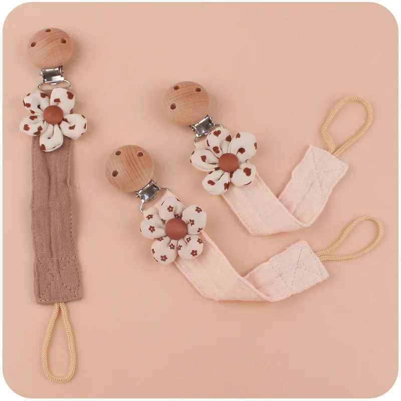 Attache tétine en hêtre motif floral ÉcoFloral