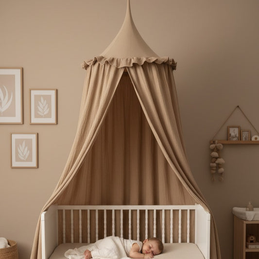 Bébé dort avec Ciel de lit bébé en mousseline de coton Douceur Protectrice