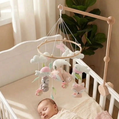 Bébé dort dans berceau avce mobile pour bébé en bois naturel DouceSonge