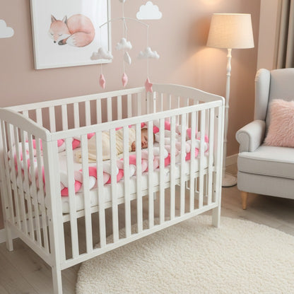 Bébé dort dans berceau avec Tresse de lit Rose protectrice Coton Respirant