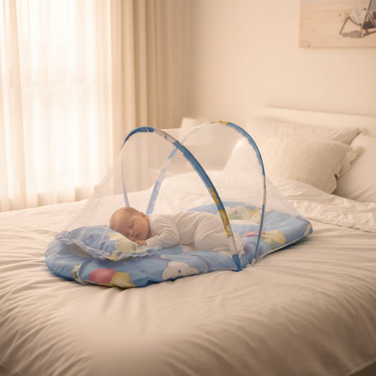 Bébé dort paisiblement avec Moustiquaire Lit Bébé SleepNest Bleu