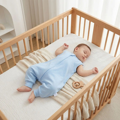 Bébé dort paisiblement avec gigoteuse été bleue Coton Respirante