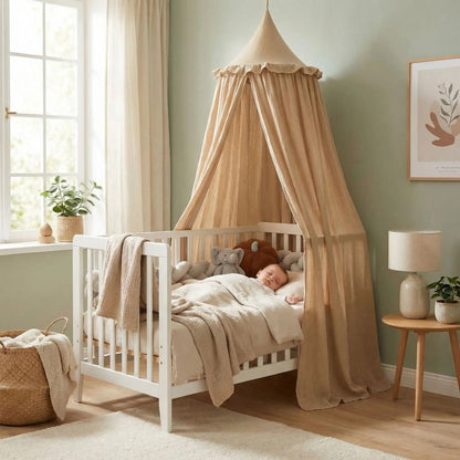 Bébé dort sereinement berceau avec Ciel de lit bébé en mousseline de coton - Douceur Protectrice