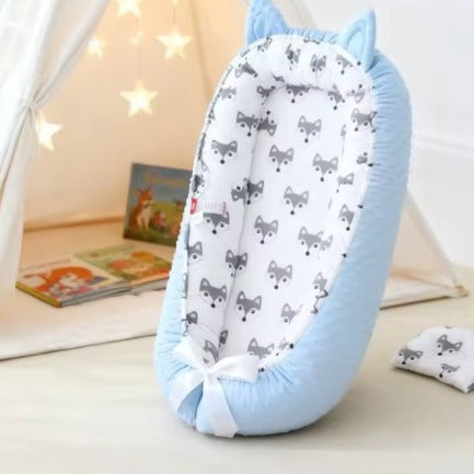 Bebe reducteur de lit renard bleu pratique devant tente enfant Cocon Maternel