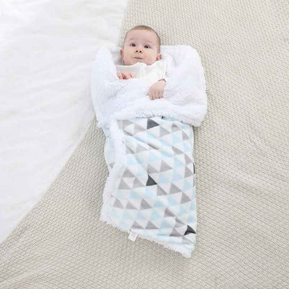 Bébé serein enveloppé dans couverture bébé Ultra douce chaude Chaudoudou