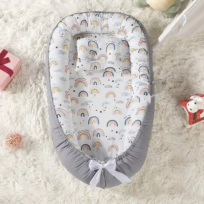 Cocon bébé compacte apaisant avec oreiller nidportablebebe arc-en-ciel