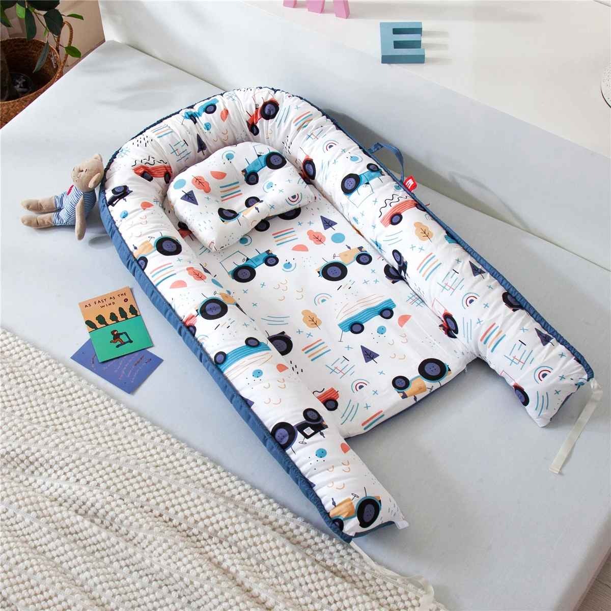 Cocon bébé nid douillet ajustable CozyCocoon Voitures Bleues