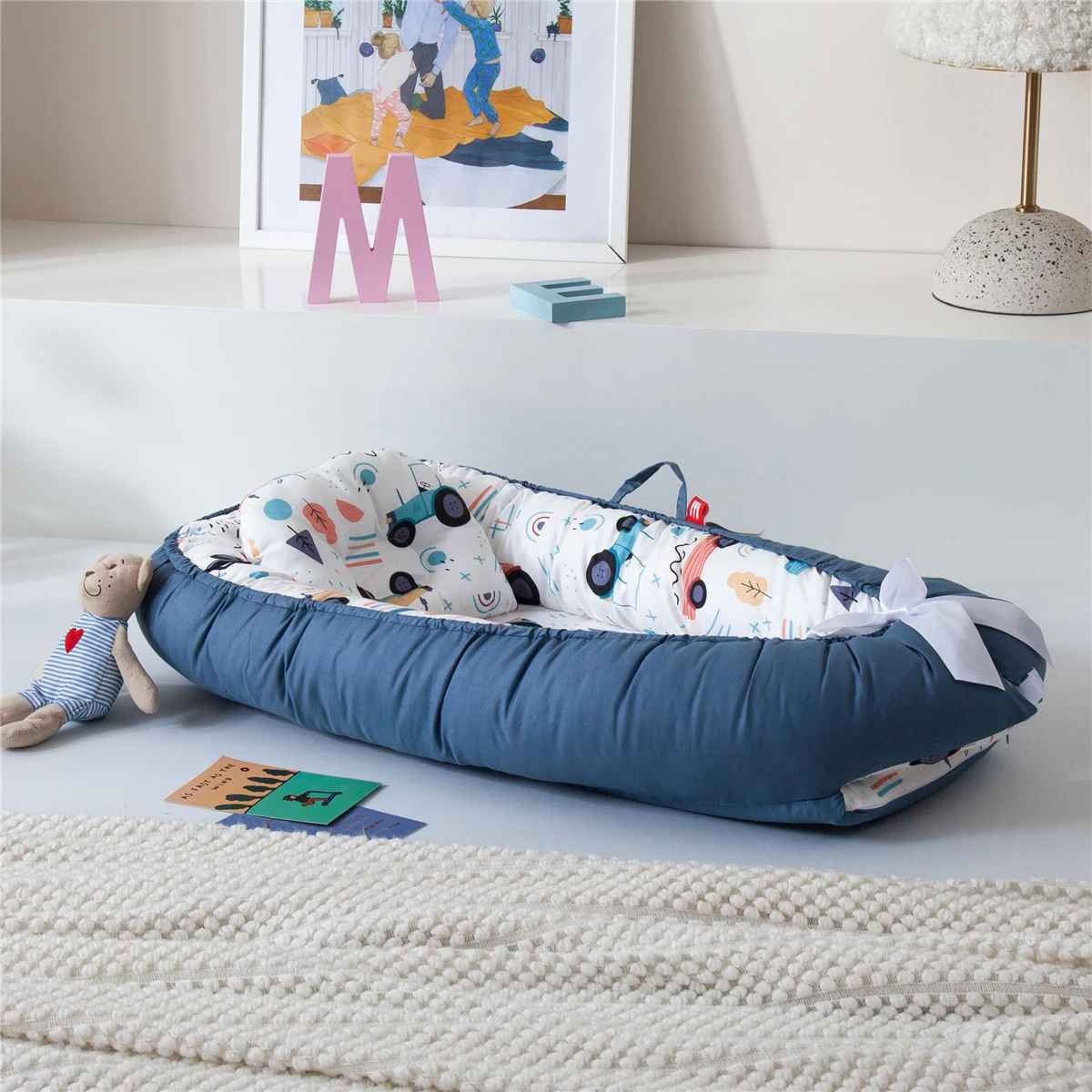 Cocon bébé nid douillet léger CozyCocoon Voitures Bleues