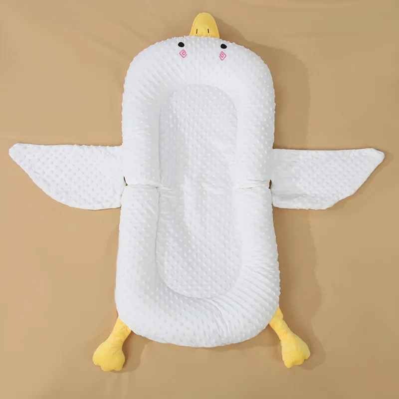 Cocon pour bebe ergonomique forme ludique Plume d'Oie Blanche