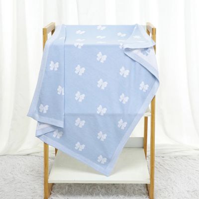 Couverture bébé douce bleue accrochée Cocon Papillon