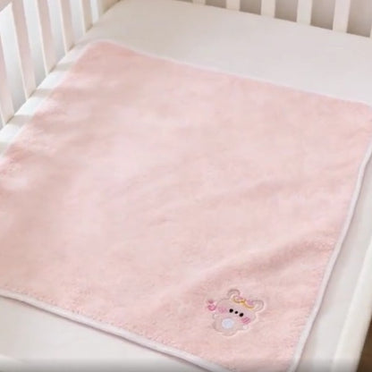 Couverture bébé fille dans berceau Lapin brodé rose douce