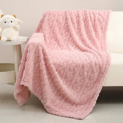 Couverture bebe polaire rose sur fauteuil Ultra Douce Sécurisante