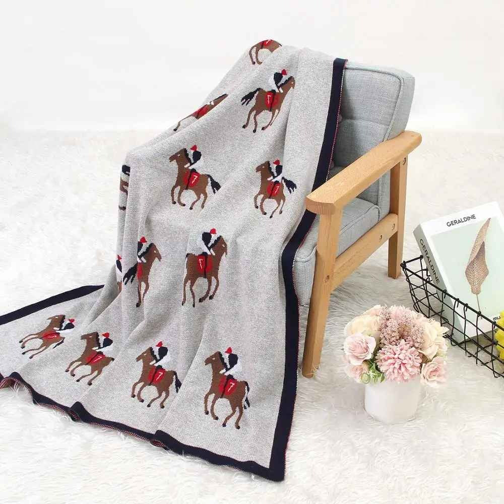 Couverture douce bebe posée sur fauteuil Coton Bambou Premium