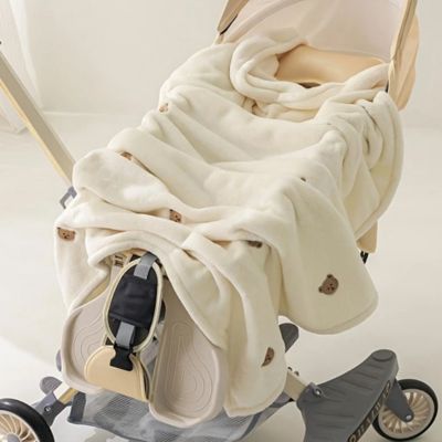 Couverture bébé utilisée en poussette hiver - Nuit Polaire