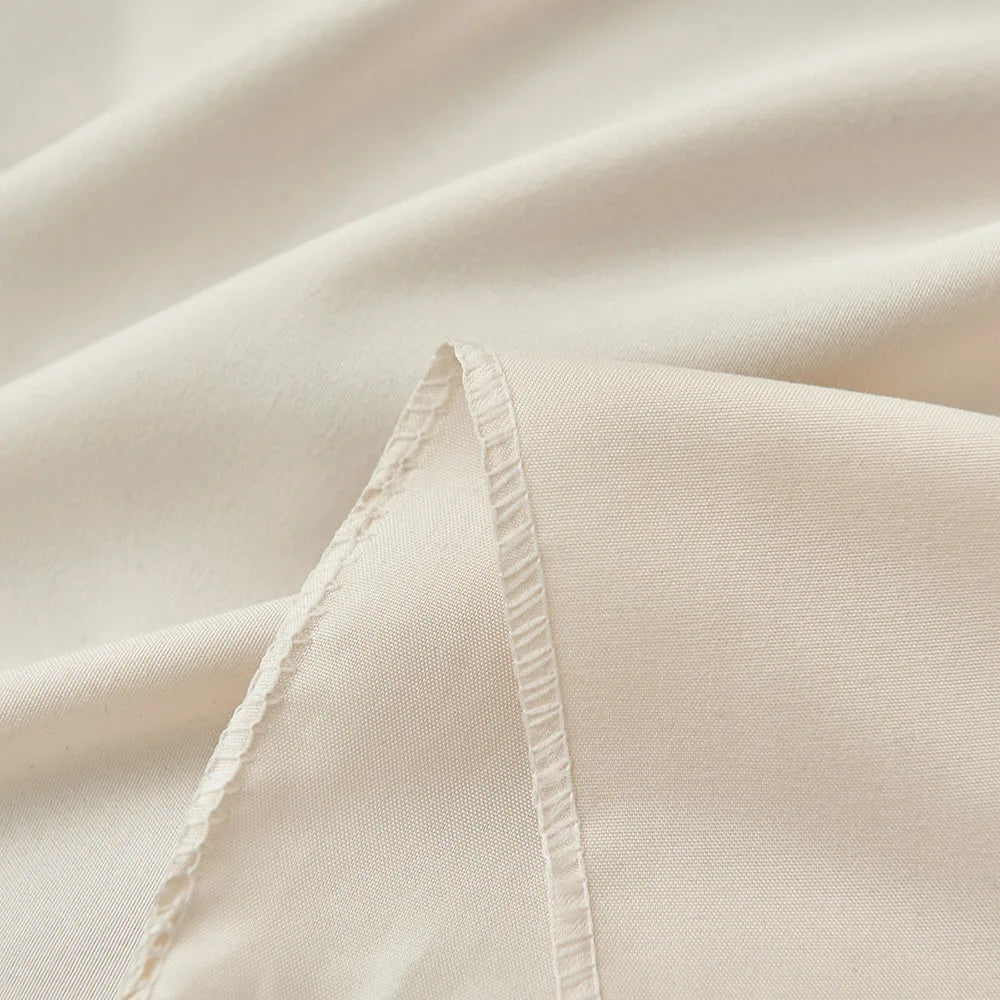 Détail tissu voile pour berceau beige avec finitions froncées Cocon Protecteur