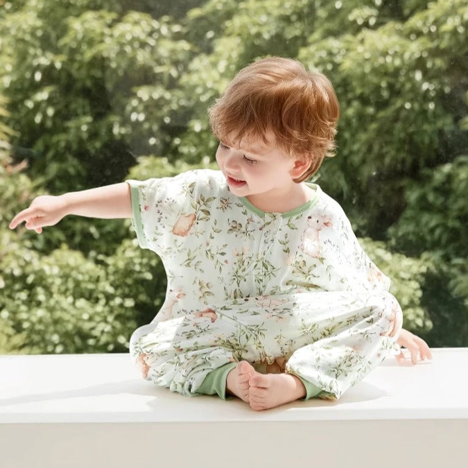 Enfant assit avec Gigoteuse été verte Respirante