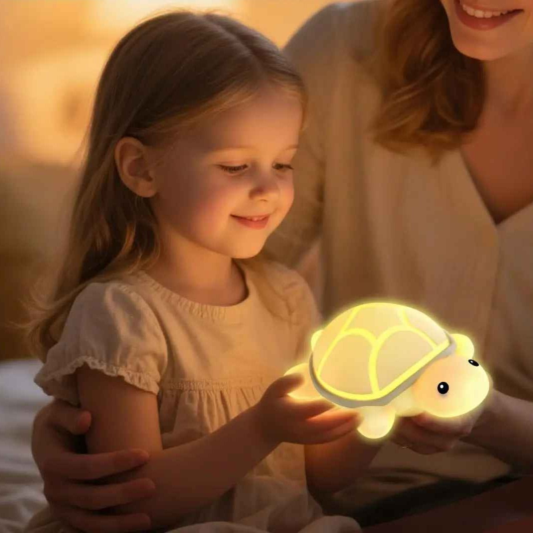 Maman offre à sa fille Veilleuse tortue Douce Nuit