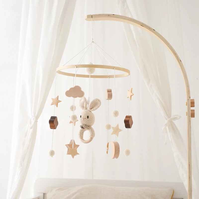 Mobile bébé réconfortant tricoté Bois et Laine Éveil Artisanal