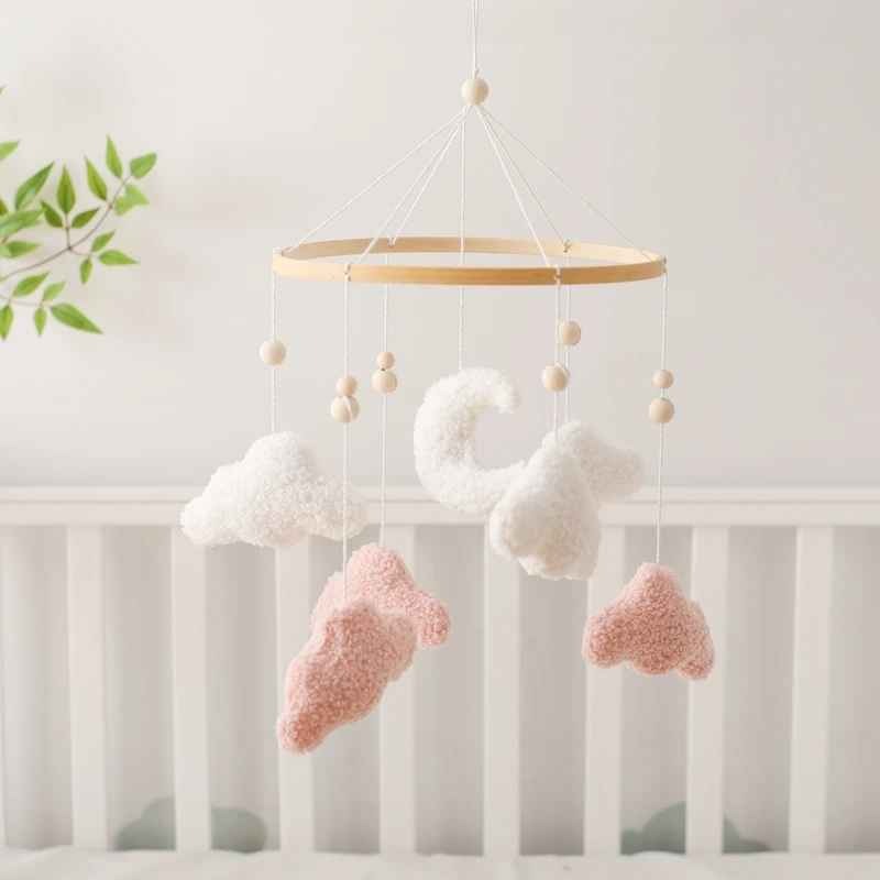 Mobile pour Bébé nuage blancs roses WoodenCribBell Nuages