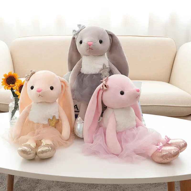 Peluche lapin en coton sur table Ballerine Apaisante