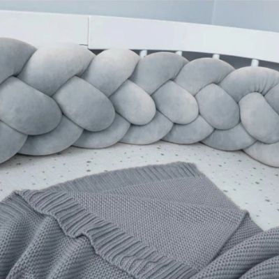 Tour de lit bebe doux protégeant dans berceau CozyKnot Gris