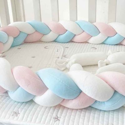 Tresse de lit bébé douce soyeuse détail BRINOU