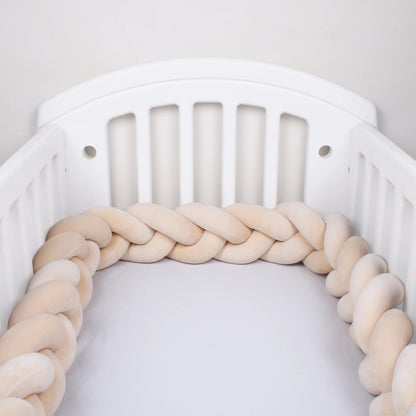 Tresse de lit beige douce dans berceau Coton Ultra Doux