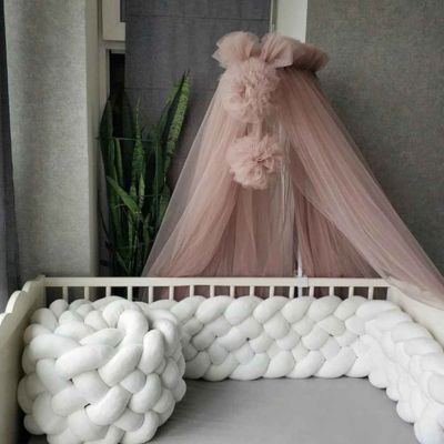 Tresse de lit douce blanche dans le berceau Cocoon Max