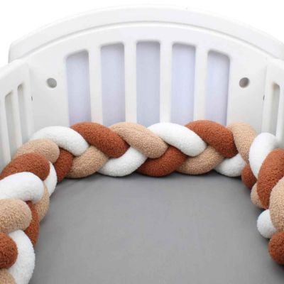 Tresse de lit douce confortable dans le berceau Mouton Douillet