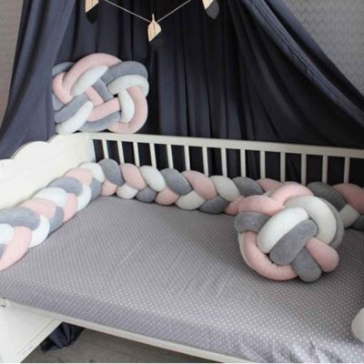 Tresse de lit enroulé dans le lit Petit Rêve