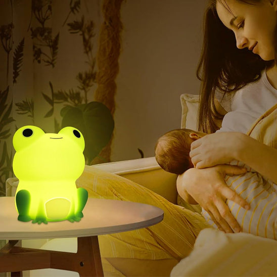 Veilleuse bébé pratique pour nourrir bébé Veillante Grenouille