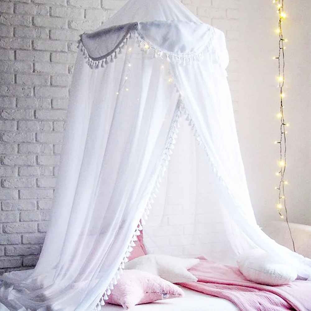 Voile pour lit bebe blanc avec pompoms Cocon Apaisant