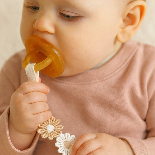 Attache tetine confortable et pratique Fleurine