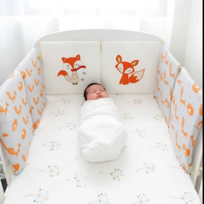 bébé dort dans berceau Tour de lit Renard en panneaux Coton