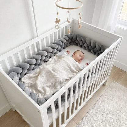 bébé dort dans berceau avec tresse lit bebe CozyKnot Gris