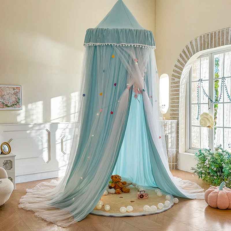 Ciel de lit coin de jeu douillet petite cachette