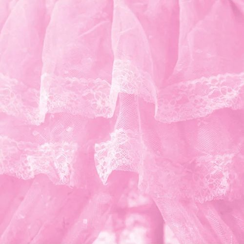 Ciel de lit moustiquaire féerique suspendu au-dessus un berceau détail Voile léger