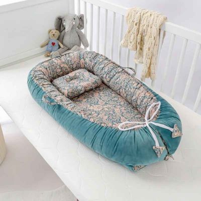 cocon pour bebe velours rassurant vert PetitVelours