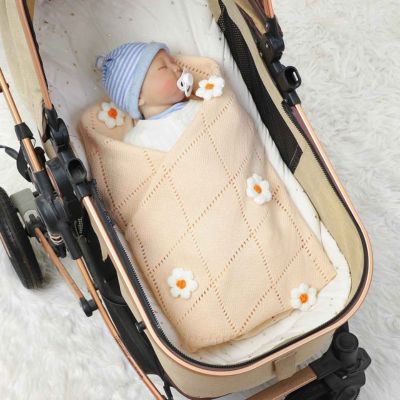 Couverture bébé douce beige a fleure sommeil paisible dans poussette Fleur de Coton