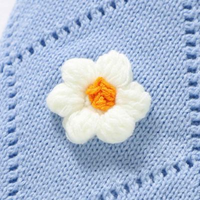 Couverture bébé douce bleue détail Fleur de Coton