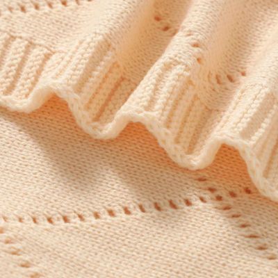Couverture bébé douce confortable beige détail Fleur de Coton