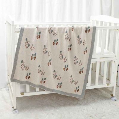 Couverture bébé douce confortable sur berceau Pétale