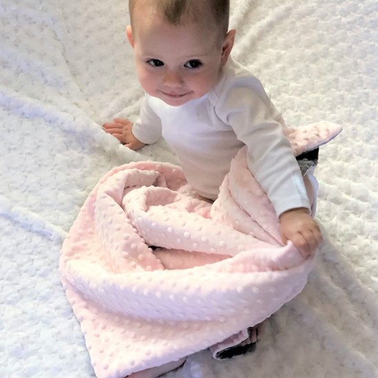 Couverture bébé douce rose douillette et réconfortante - Douillette et Sécurisante